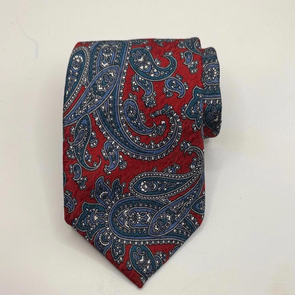 Vtg Christian Dior Men's Tie Red and Blue Paisley Tie 55” X 3.5” Classic